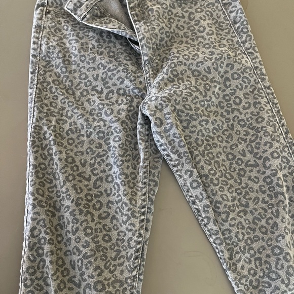 A&F - Picture 3 of 6